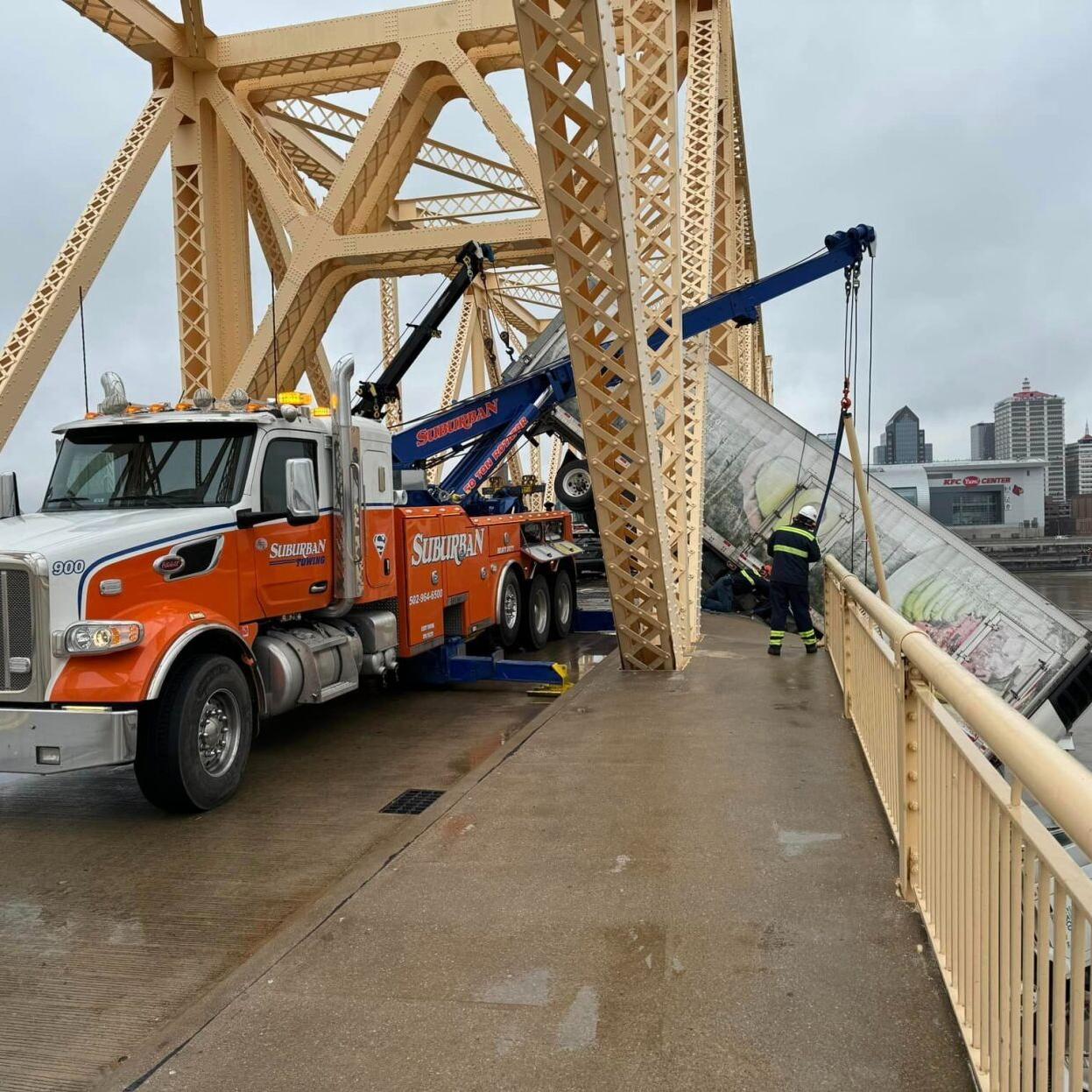 2nd street bridge crash - towing the semi up - 3.1.24